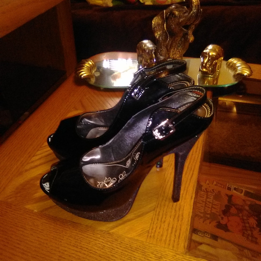 Lasonia woman's heels. Size 10
